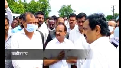 जयंत पाटील कार्यकर्त्याच्या दुचाकीवर बसले, 3 किलोमीटर चिखल तुडवत गाठलं बिलदरी धरण