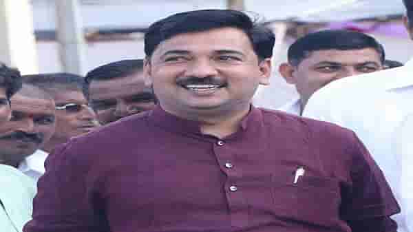 साखर कारखान्यासाठी आंदोलन, बड्या नेत्याला डावलून शेवटच्या क्षणी लोकसभेची उमेदवारी; कोण आहेत उन्मेष पाटील?