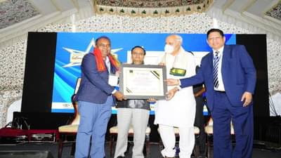 महापारेषणचे अध्यक्ष दिनेश वाघमारेंना ग्रीनटेक लीडिंग डायरेक्टर पुरस्कार; ऊर्जामंत्री राऊतांकडून अभिनंदन