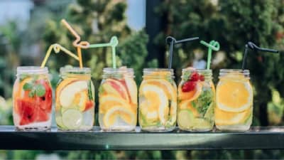Detox Drinks : वजन कमी करायचंय?; मग रिकाम्या पोटी या 5 डिटॉक्स ड्रिंक्सचे सेवन करा!