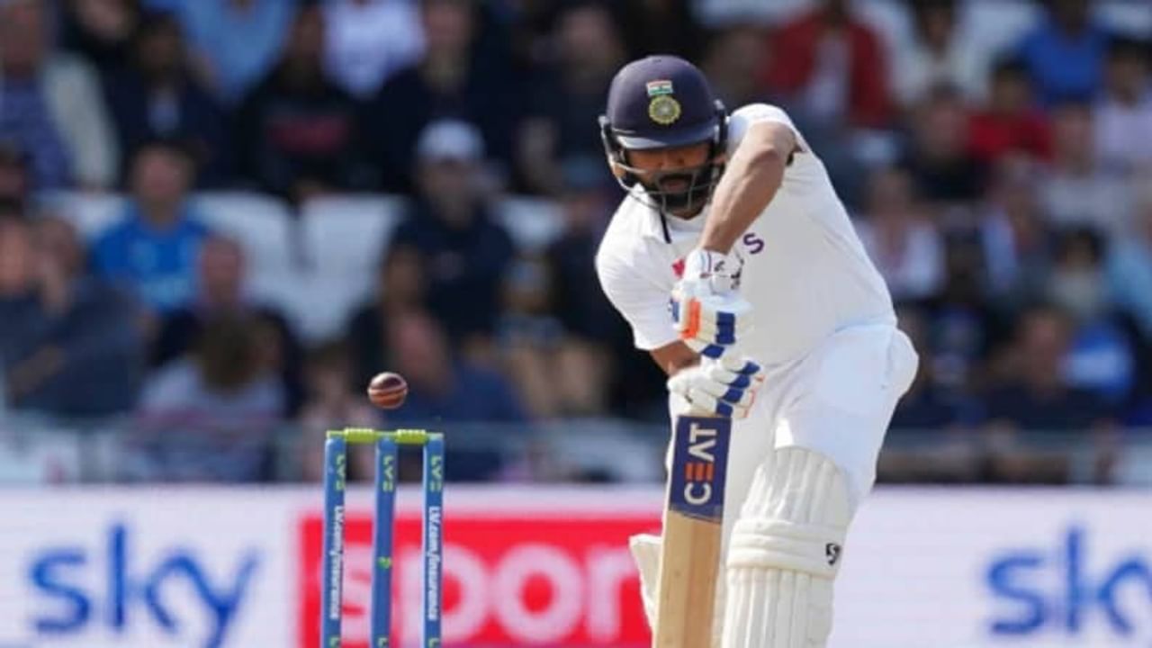 भारतीय क्रिकेट संघाचा (Indian Cricket Team) सलामीवीर रोहित शर्मा (Rohit Sharma) सध्या सुरु असलेल्या भारत विरुद्ध इंग्लंड कसोटी मालिकेत इतर भारतीय फलंदाजाच्या तुलनेत उत्तम कामगिरी करत आहे. या कामगिरीन्वये त्याने एक  एक दमदार रेकॉर्ड आपल्या नावे केला आहे.