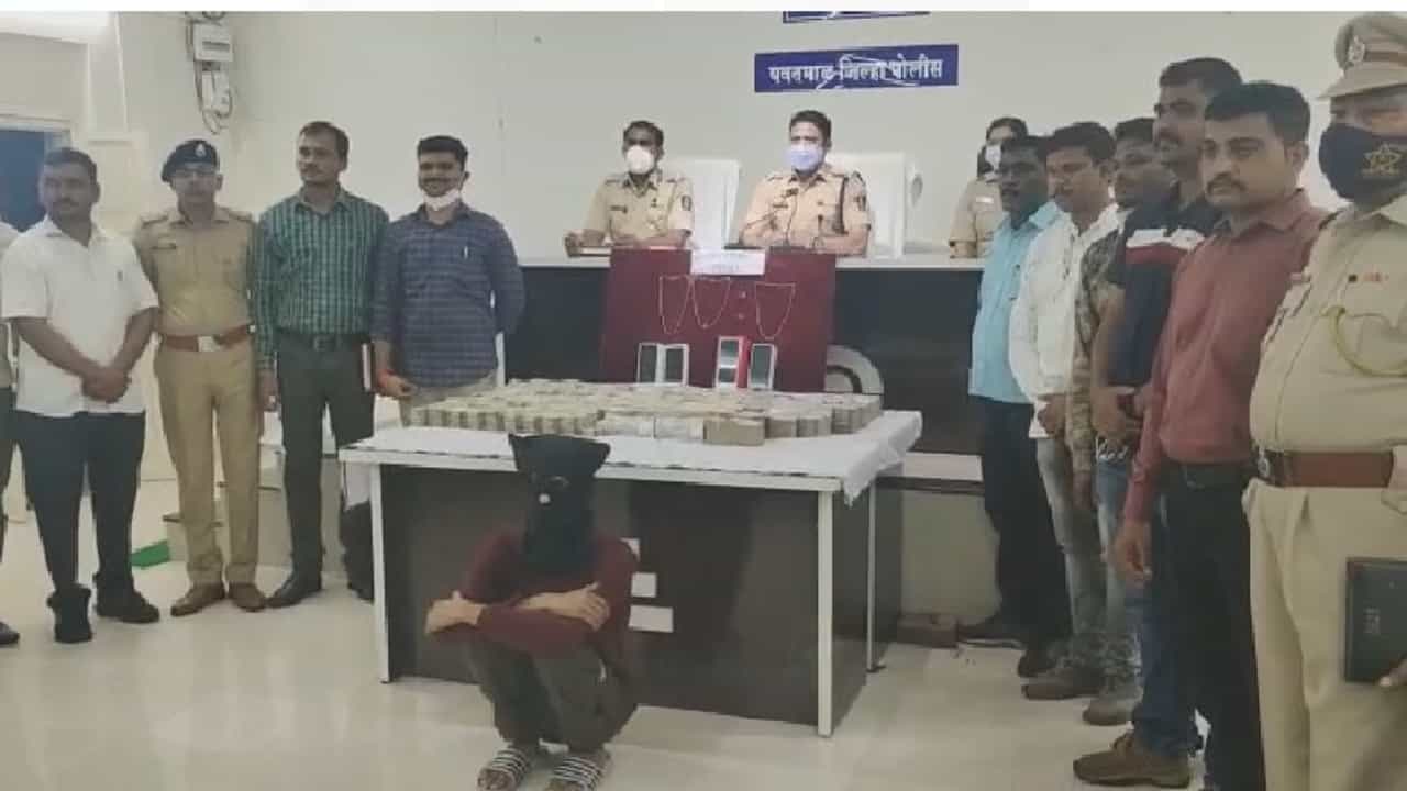 यवतमाळच्या तरुणाचं महिलेच्या नावे चॅटिंग, प्रेमाच्या जाळ्यात अडकवलं, दिल्लीच्या डॉक्टरची दोन कोटींना फसवणूक