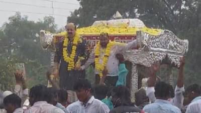 मुख्यमंत्र्यांच्या आवाहनाला सेना आमदाराकडून केराची टोपली, कोरोना काळात जंगी मिरवणूक!