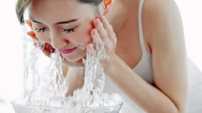 Skin Care : तेलकट त्वचेच्या समस्येने त्रस्त असाल तर हा फेस मास्क वापरून पाहा!
