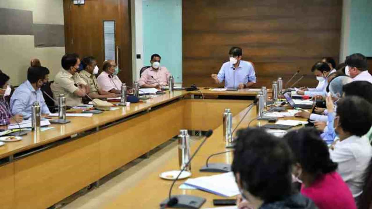 पोटासाठी भारतात, नवी मुंबईत राबणाऱ्या नेपाळी कामगारांसाठी लसीकरण कॅम्पची मागणी