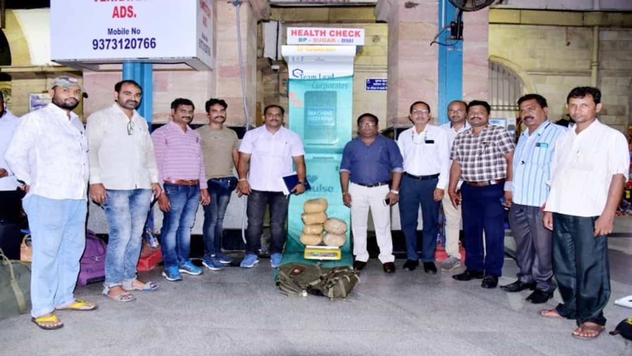 सहा दिवसांपूर्वी 100 किलो गांजा पकडला, त्यानंतर रेल्वेत गांजा लपवणाऱ्यांच्या मुसक्या आवळल्या, नागपूर पोलिसांची धडाकेबाज कारवाई