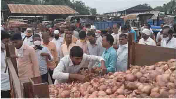 लासलगांव पाठोपाठ येवला बाजार समितीचा ऐतिहासिक निर्णय, 70 वर्षांची प्रथा बंद, अमावस्येला लिलाव सुरु