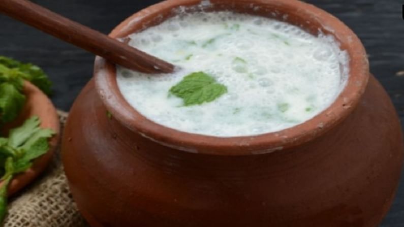 ज्या लोकांना वजन कमी करायचे आहे. त्यांनी जास्तीत जास्त ताक प्यावे. त्यात असलेले प्रोबायोटिक चरबी कमी करण्याची गती वाढवते. यामुळे, तुमची मेहनत लवकर फळ देते.