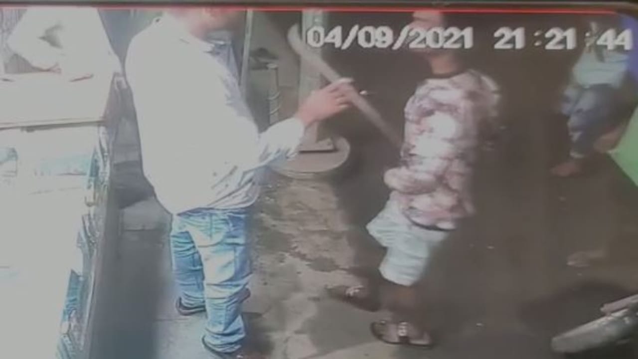 नाशिकच्या व्यावसायिकांमध्ये कोयता गँगची दहशत, गुंडांच्या दादागिरीचा व्हिडीओ सीसीटीव्हीत कैद