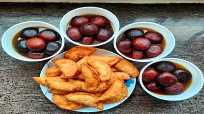 Festival Special:औरंगाबादमध्ये मावा बाटीचा स्वाद होतोय लोकप्रिय, उत्सवकाळात मागणी वाढली, मटर करंजीलाही उत्तम प्रतिसाद