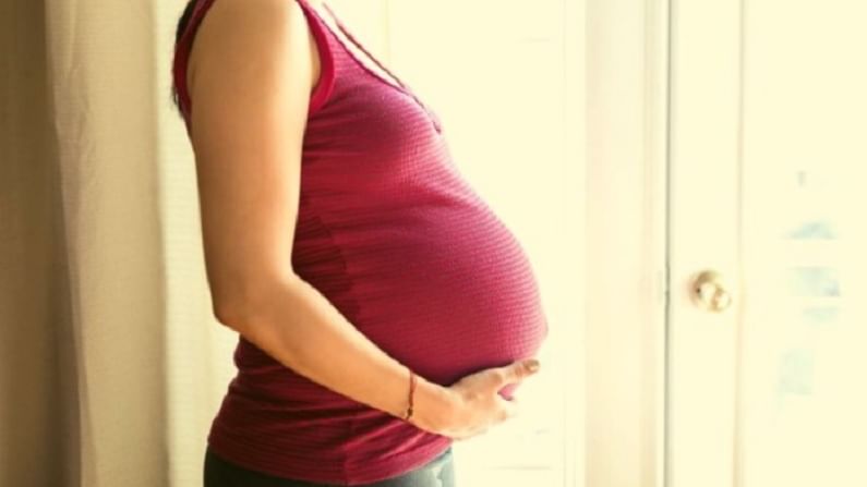 गर्भवती महिलांनी ओव्याचे सेवन टाळावे. ओव्यामुळे उष्णतेची समस्या निर्माण होऊ शकते, तसेच यामुळे स्त्रीची स्थिती गंभीर बनू शकते. गर्भवती महिलेने ओव्याचे सेवन करण्याच्या अगोदर डाॅक्टरांचा सल्ला घ्यावा. 