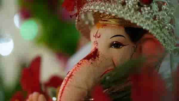 Ganesh Chaturthi 2021 Aarti | गणपतीची आरती पाठ झाली का? बाप्पाला प्रसन्न करण्यासाठी वाचा या तीन आरत्या