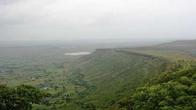 पावसाच्या सरींनी निसर्ग खुणावतोय, औरंगाबादमध्ये ट्रेकिंगसाठी नेमके कुठे जाणार, जाणून घ्या महत्त्वाची ठिकाणं....