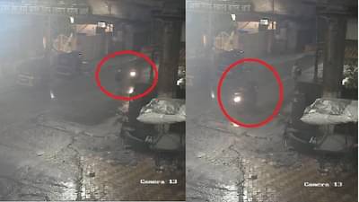 CCTV VIDEO | दुचाकीस्वार चोरट्यांकडून पादचाऱ्याला मोबाईल लंपास, उल्हासनगरात पहाटेची घटना