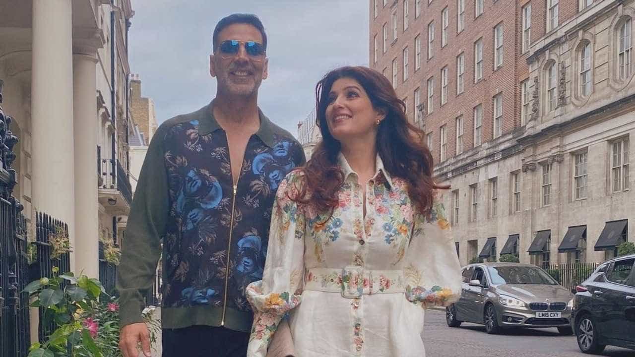 भारतात तायक्वांदोमध्ये ब्लॅक बेल्ट कमावल्यानंतर अक्षय कुमारने थायलंडच्या बँकॉकमध्ये मार्शल आर्टचं शिक्षण घेतलं. तिथून परतल्यानंतर अक्षयनं त्याचं फोटोशूट केले, त्यानंतर त्याला 'दीदार' चित्रपटासाठी निवडण्यात आले.