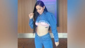 Urfi : ब्रा फ्लॉन्ट केल्यानंतर उर्फी जावेदला हिजाब परिधान करण्याचा सल्ला; म्हणाली, ‘मी फक्त मुस्लिम आहे म्हणून मला ट्रोल करताय?’