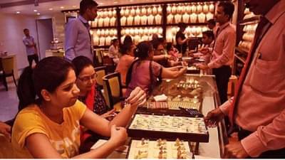 Aurangabad Gold: ऐन सणातही सोन्याची लोळण, खरेदीचा विचार असेल तर गुंतवणुकीची हीच संधी