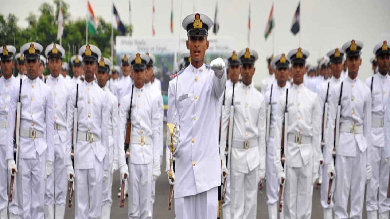 INDIAN NAVY BHARTI 2021 : भारतीय नौदलात 300 जागांसाठी भरती, विविध पदांवर संधी