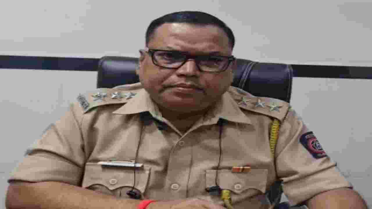 कल्याणमधील तोडफोड प्रकरणी चौघे जण ताब्यात, आरोपींना पकडण्यासाठी तीन पोलीस पथके कल्याणमधील तोडफोड प्रकरणी चौघे जण ताब्यात, आरोपींना पकडण्यासाठी तीन पोलीस पथके