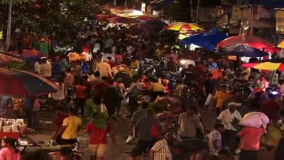 दादर फुलमार्केटमध्ये लोकांची तुफान गर्दी, नियोजनासाठी ना पोलिस ना पालिका कर्मचारी