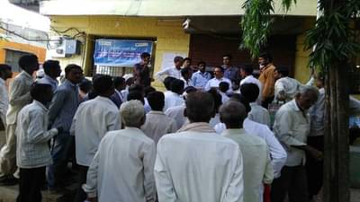 ऑनलाईन की ऑफलाईन ? शेतकरी संभ्रमात, अधिकारी निर्धास्त