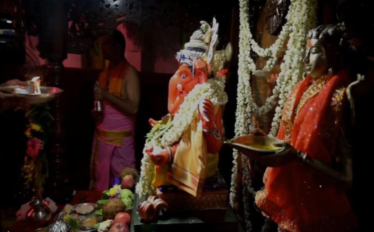 Photo : राजकीय गणेशोत्सव; मुख्यमंत्र्यांसह सर्वपक्षीय नेतेमंडळींच्या घरी गणरायाचं आगमन