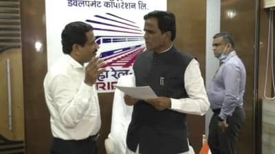 माजी खासदार संजीव नाईक रावसाहेब दानवेंच्या भेटीला, रेल्वेपासून ते धरणापर्यंतच्या विविध विषयांवर चर्चा