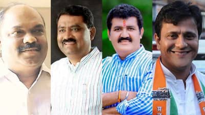 कोणी म्हणालं कोरोनाचं संकट दूर कर, कोणी माझ्यावरचं विघ्न दूर कर म्हणालं, तर कोणी सरकारला सुबुद्धी दे म्हणालं; वाचा राजकारणी काय म्हणाले