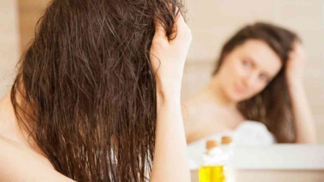 Hair Care : केस गळती, निस्तेज केस आणि कोंड्याची समस्या दूर करण्यासाठी 'हे' घरगुती उपाय नक्की करा! 