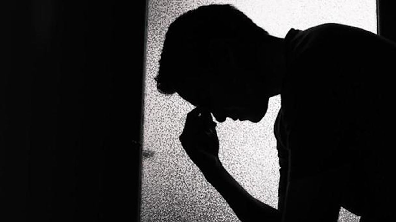लॉकडाऊनमुळे आत्महत्यांच्या घटना वाढल्या, 31-50 वयोगटात आत्महत्येचं प्रमाण सर्वाधिक; तज्ज्ञांनी दिला 'हा' सल्ला