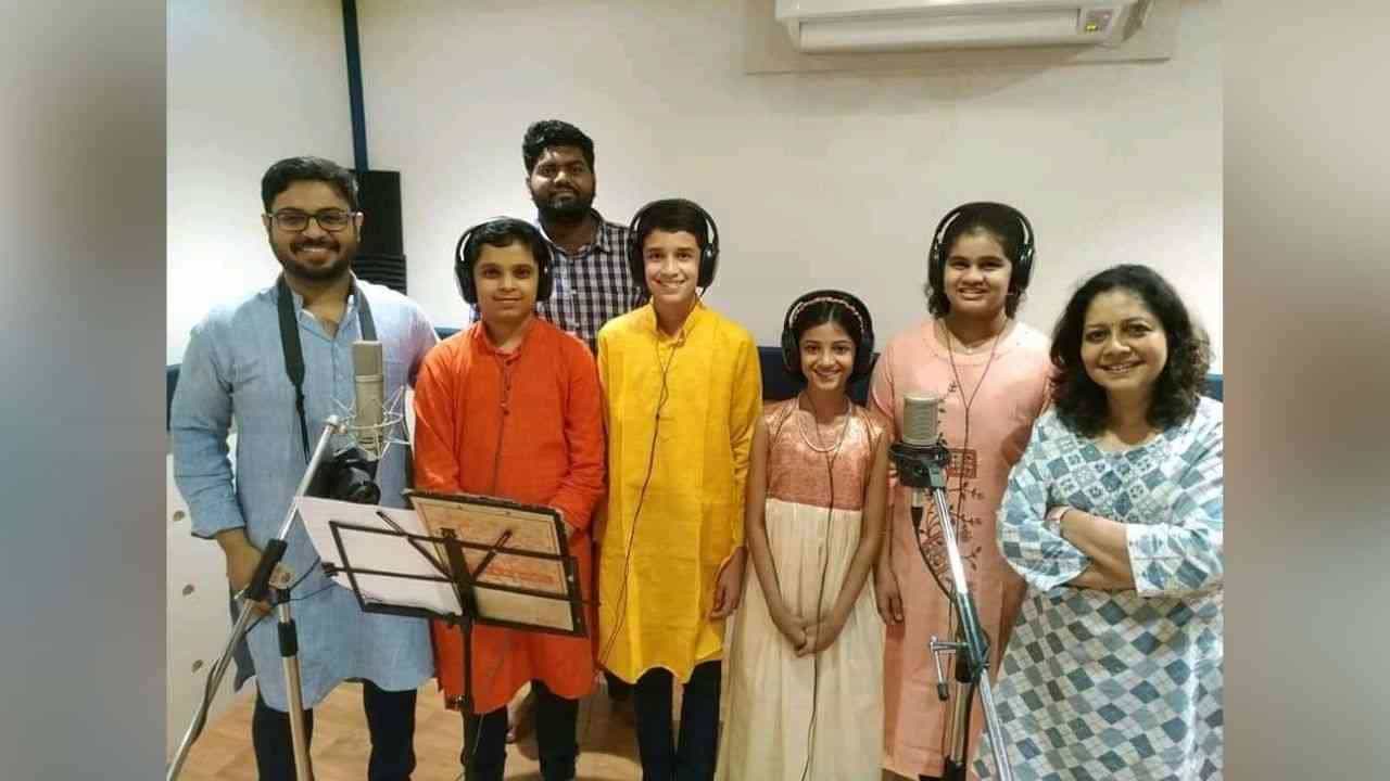 नव्या गाण्याची आणि पारंपरिक आरत्यांची एक अनोखी सांगड, धनश्री गणात्रा आणि आदित्य महाजन घेऊन आले आहेत गणरायाला साकडं