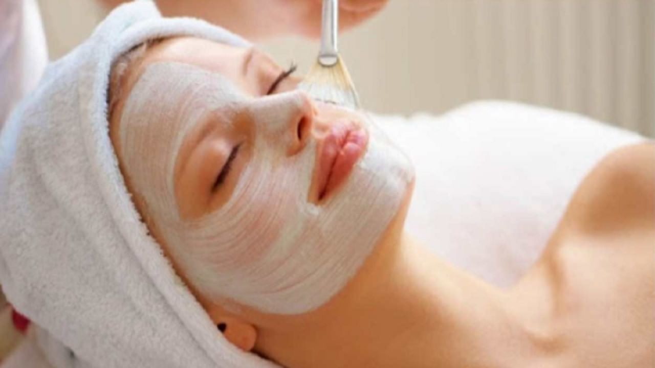 Skin Care Tips : त्वचेला टॅनिंगपासून वाचवण्यासाठी 'हे' होममेड फेसपॅक वापरून पाहा!