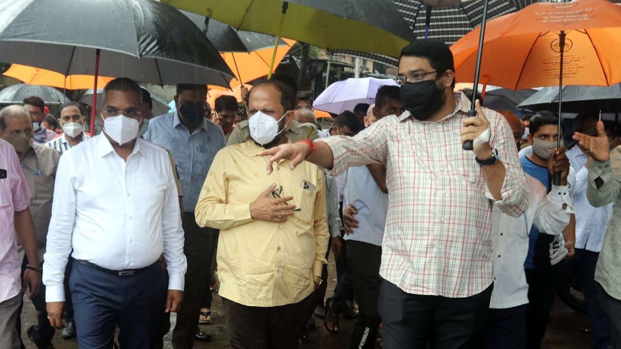'त्या' रस्त्याच्या कामात अडथळे आणणाऱ्यांविरोधात गुन्हे दाखल करा; महापौर नरेश म्हस्केंचे आदेश 'त्या' रस्त्याच्या कामात अडथळे आणणाऱ्यांविरोधात गुन्हे दाखल करा; महापौर नरेश म्हस्केंचे आदेश
