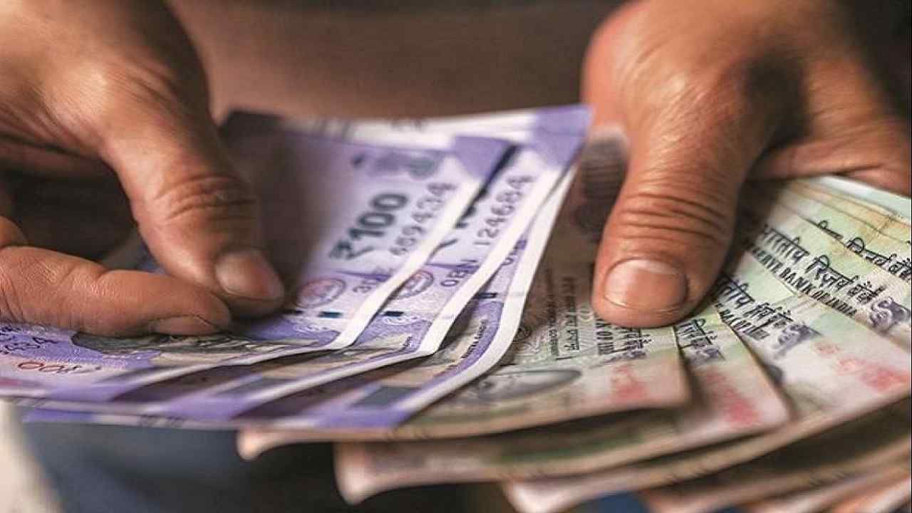 SBI बँकेच्या योजनेत पैसे गुंतवा आणि घसघशीत व्याज मिळवा