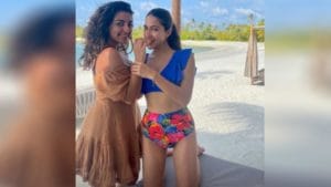 Sara Ali Khan | सारा अली खानची मालदीव व्हेकेशन ट्रीप, सोशल मीडियावर शेअर केला फ्लोरल बिकिनी लूक!