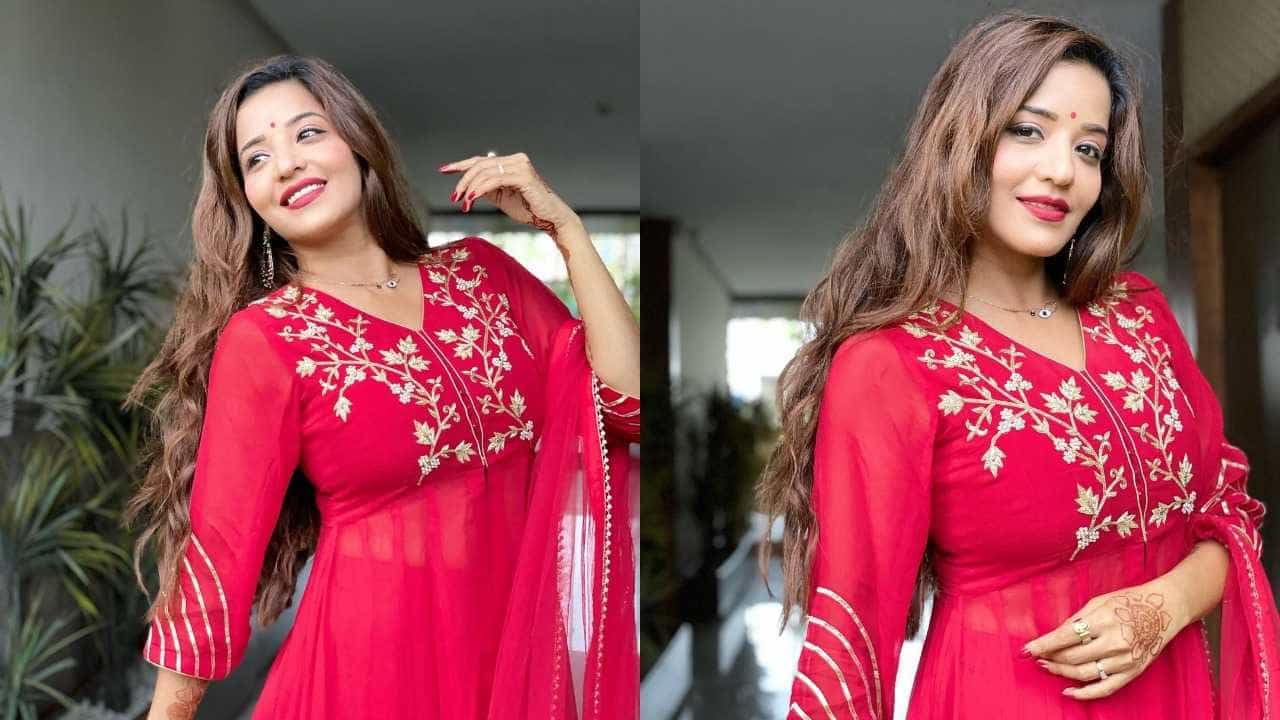 भोजपुरी क्विन मोनालिसा चाहत्यांच्या मनावर राज्य करते. ती नेहमीच वेगवेगळ्या स्टाईलचे फोटो चाहत्यांसाठी शेअर करत असते.