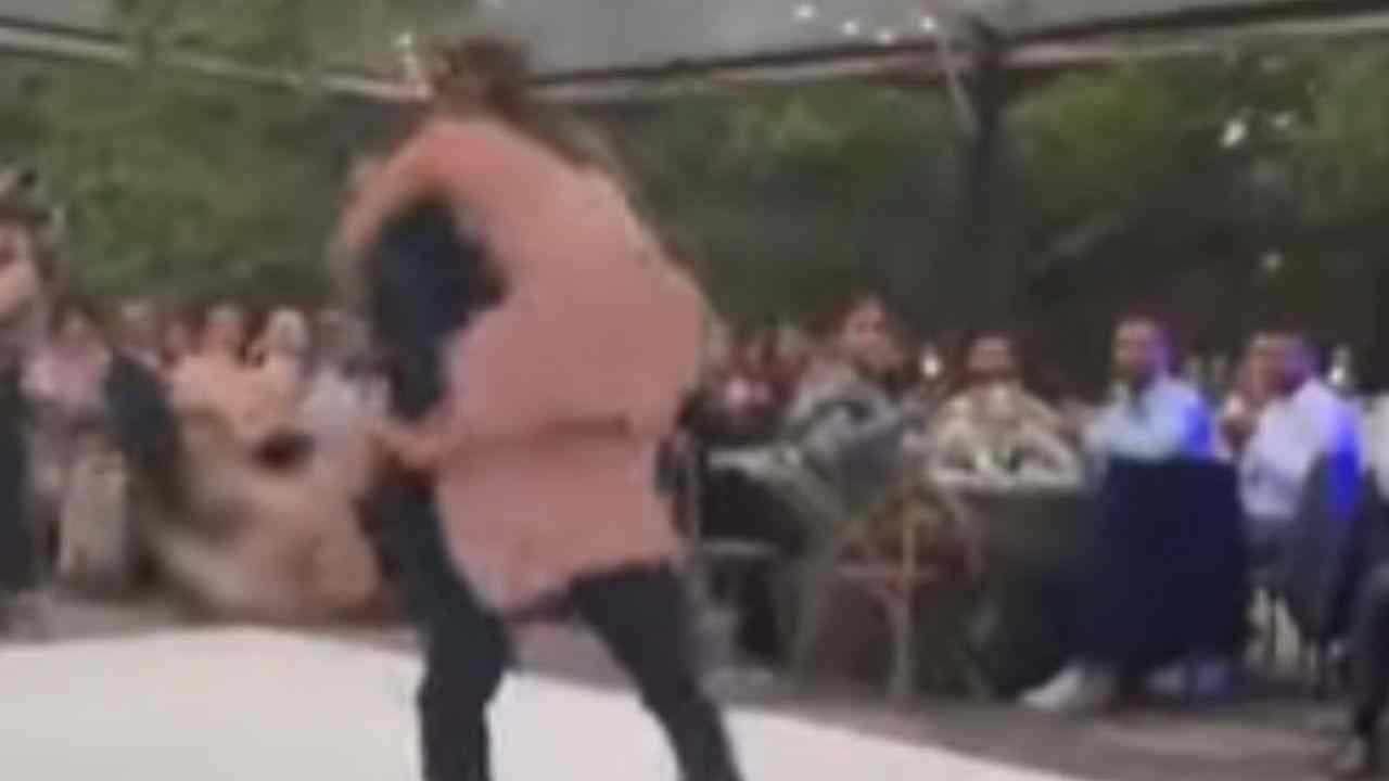 Video | महिलेचा पुरुषासोबत धमाकेदार डान्स, पण मध्येच घडला भलता प्रकार, पाहा नेमकं काय झालं ?