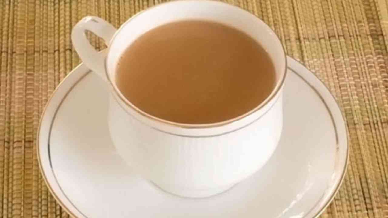 Health Tips : एकदा बनवलेला चहा परत परत गरम करून पिणे आरोग्यासाठी हानिकारक, वाचा!