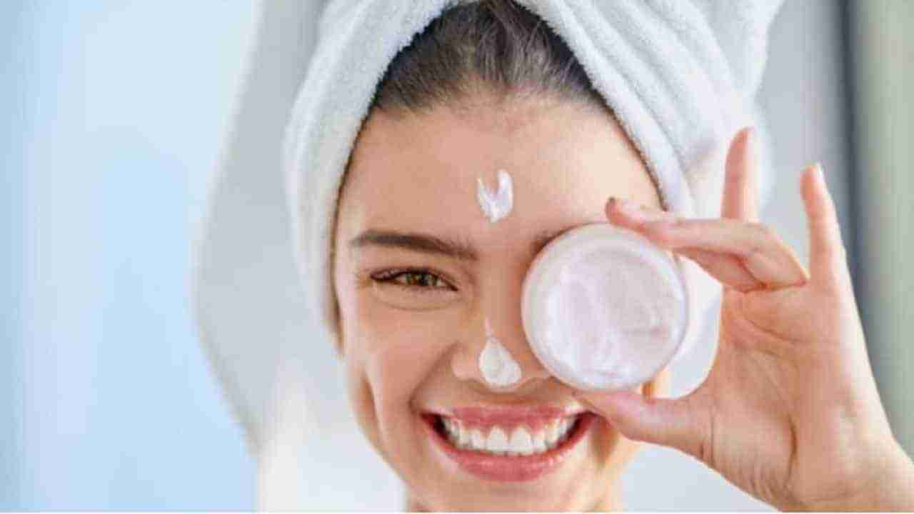 Skin Care : तेलकट त्वचेची समस्या दूर करण्यासाठी हा खास फेसपॅक चेहऱ्याला लावा!