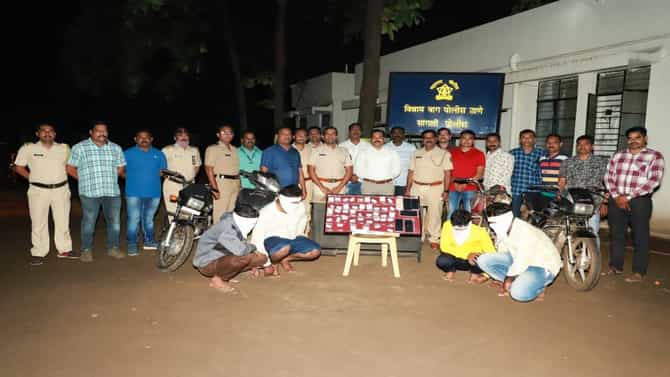 भरदिवसा दुपारी प्रसिद्ध महिला डॉक्टराच्या घरात शिरले, मानेला धारदार कोयता लावत दरोडा, सांगलीत भयानक थरार