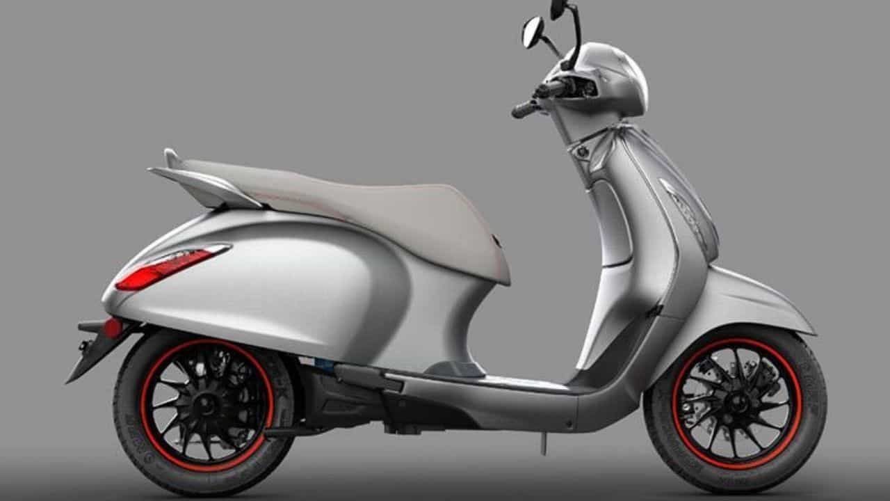 महाराष्ट्र-कर्नाटकमधील बाजारात धुमाकूळ, Bajaj ची Electric Scooter आणखी दोन शहरात दाखल