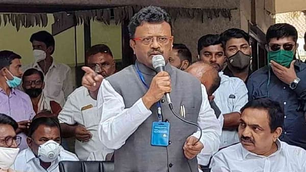 तिसऱ्या लाटेच्या पार्श्वभूमीवर रेमडेसिव्हीर मुबलक प्रमाणात उपलब्ध, कंपन्यांशी चर्चा सुरु, राजेंद्र शिंगणेंची माहिती