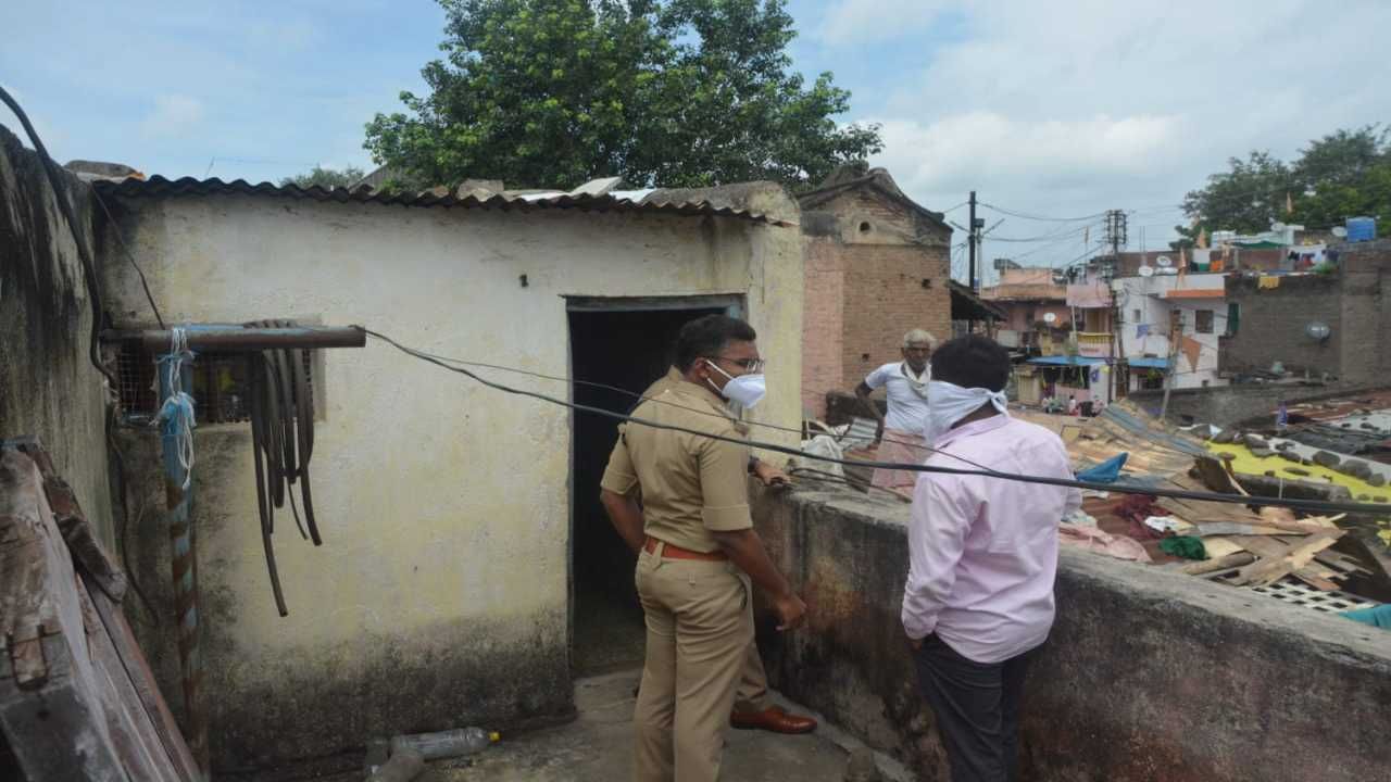 आईच्या भेटीसाठी गेला, रात्री मुक्कामाला थांबला, पण घरातच डोकं ठेचून हत्या, हत्येमागचं गूढ नेमकं काय?