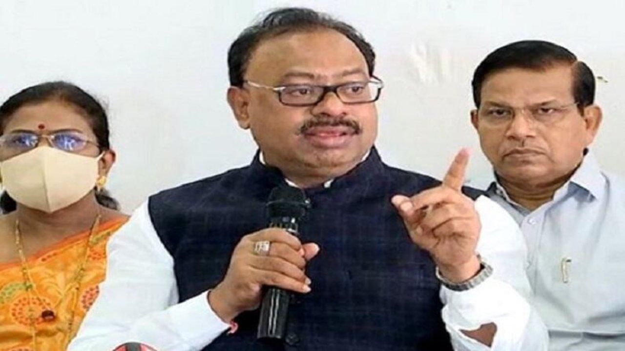 OBC Reservation : 'हे तर उशिरा सुचलेलं शहाणपण', राज्य सरकारच्या अध्यादेशाच्या निर्णयावर भाजपची टीका OBC Reservation : 'हे तर उशिरा सुचलेलं शहाणपण', राज्य सरकारच्या अध्यादेशाच्या निर्णयावर भाजपची टीका