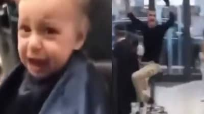 VIDEO | केस कापताना चिमुकल्याने फोडला हंबरडा, नंतर एका मिनिटात शांत, लोकांनी काय केलं एकदा पाहाच !