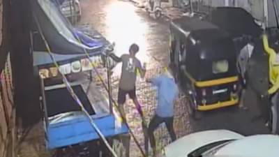 VIDEO : उल्हासनगर शहरात गावगुंडांचा हैदोस, 10 हजाराचा हप्ता न दिल्यानं व्यापाऱ्याच्या घरावर हल्ला