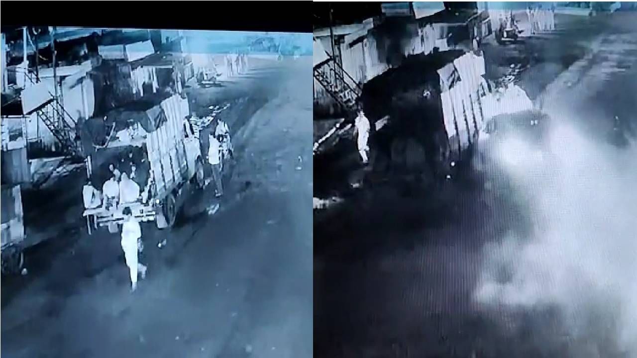 CCTV VIDEO | अस्थी विसर्जनानंतर परतणाऱ्या कुटुंबाला अपघात, टेम्पोला अर्टिगाची जोरदार धडक
