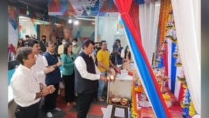 बाप्पाच्या दर्शनासाठी विरोधी पक्षनेते देवेंद्र फडणवीस टीव्ही 9 मराठीमध्ये, 'कोरोनाचं संकट दूर कर', विघ्नहर्त्याकडे प्रार्थना