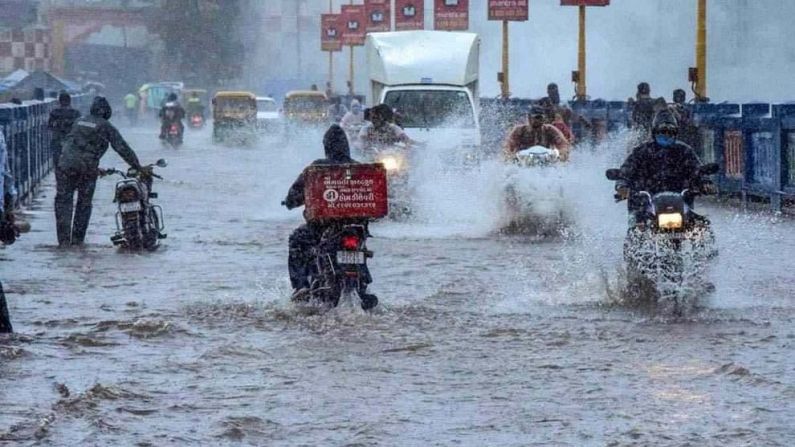 Gujrat Flood Update : गुजरातमध्ये महापूर, जामनगर, राजकोट जिल्हे पाण्याखाली, NDRFकडून बचावकार्य सुरु