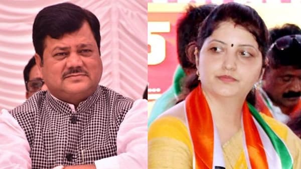 दरेकर माफी मागा नाही तर महिलांचा अपमान करणाऱ्यांचं आम्ही थोबाड आणि गाल रंगवू: रुपाली चाकणकर